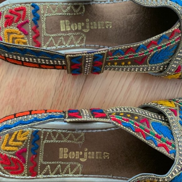Embroidered oho ummer andals - Picture 8 of 10